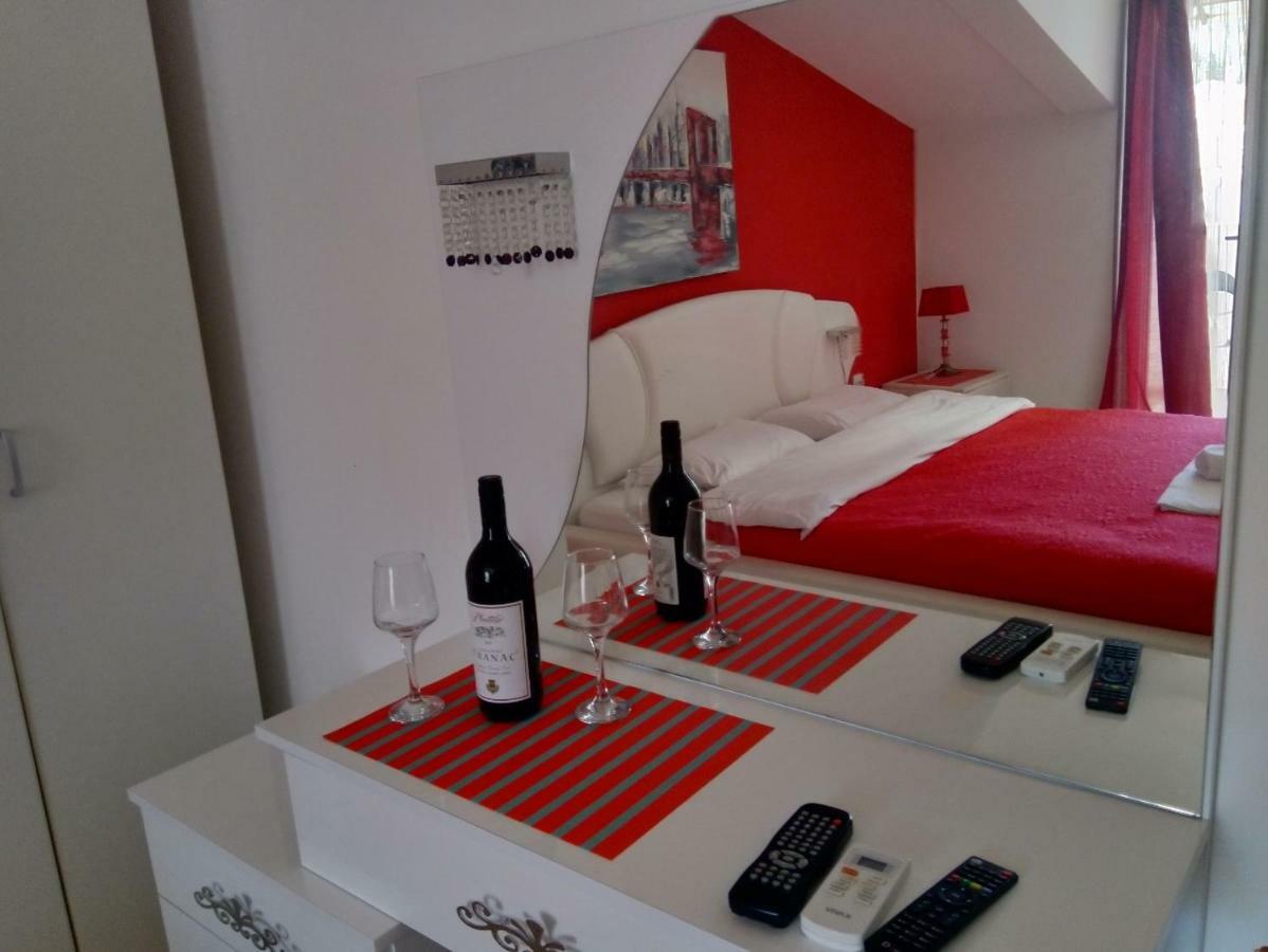 Apartmani M Херцег Нови Екстериор снимка